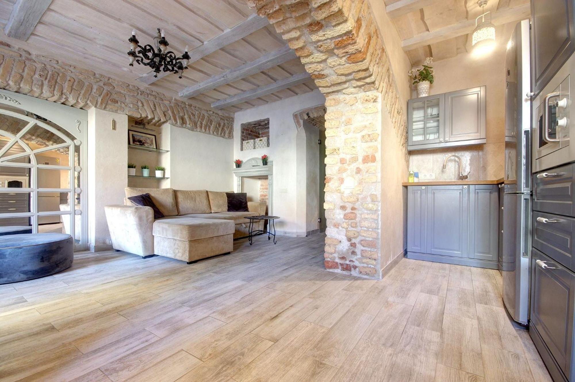 Historical Apartments X Free Parking Self Check In 24X7 By H&H VNO Dış mekan fotoğraf