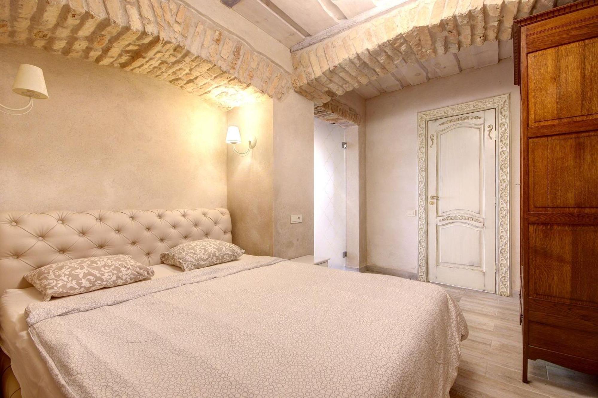 Historical Apartments X Free Parking Self Check In 24X7 By H&H VNO Dış mekan fotoğraf
