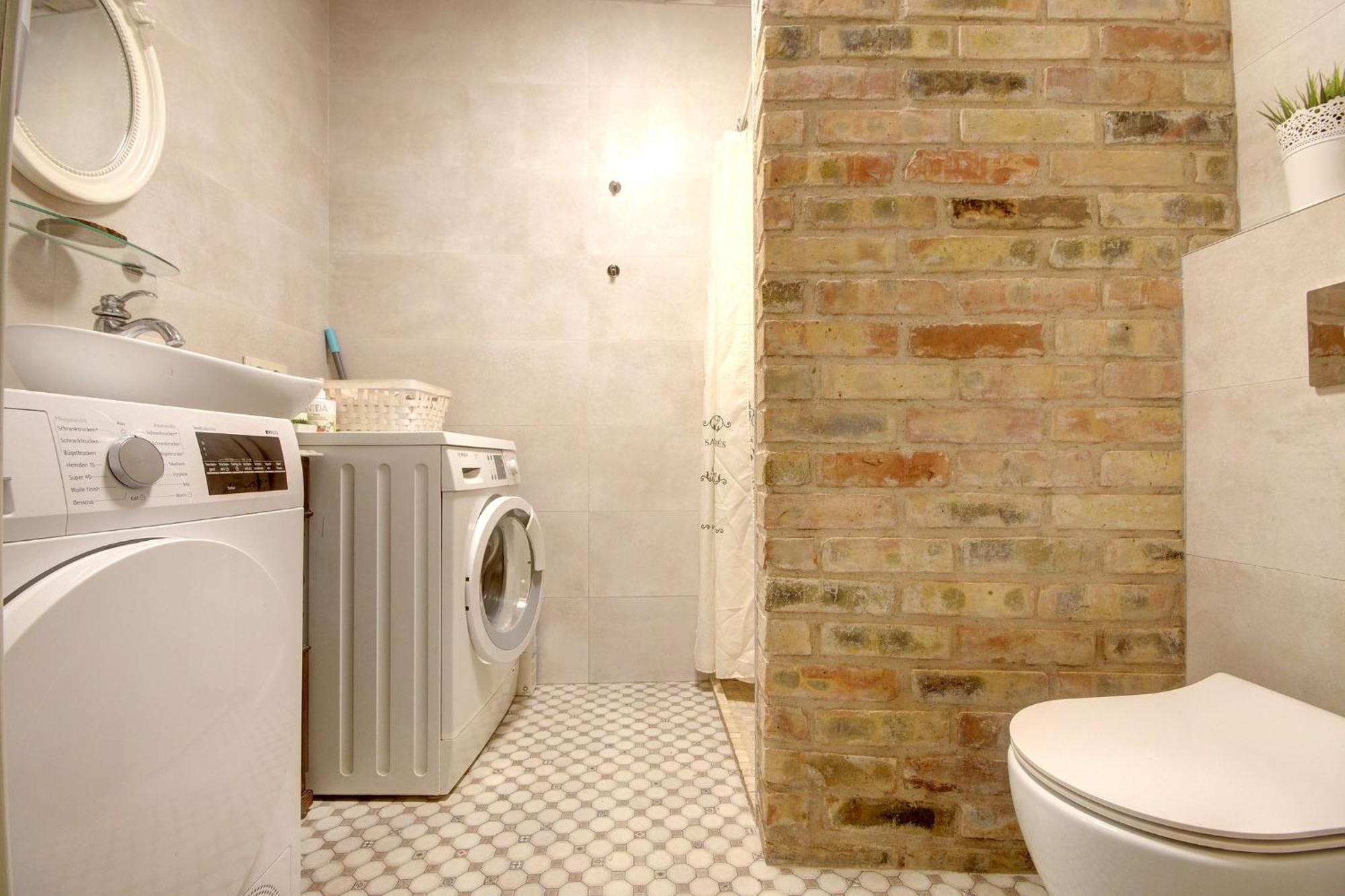 Historical Apartments X Free Parking Self Check In 24X7 By H&H VNO Dış mekan fotoğraf